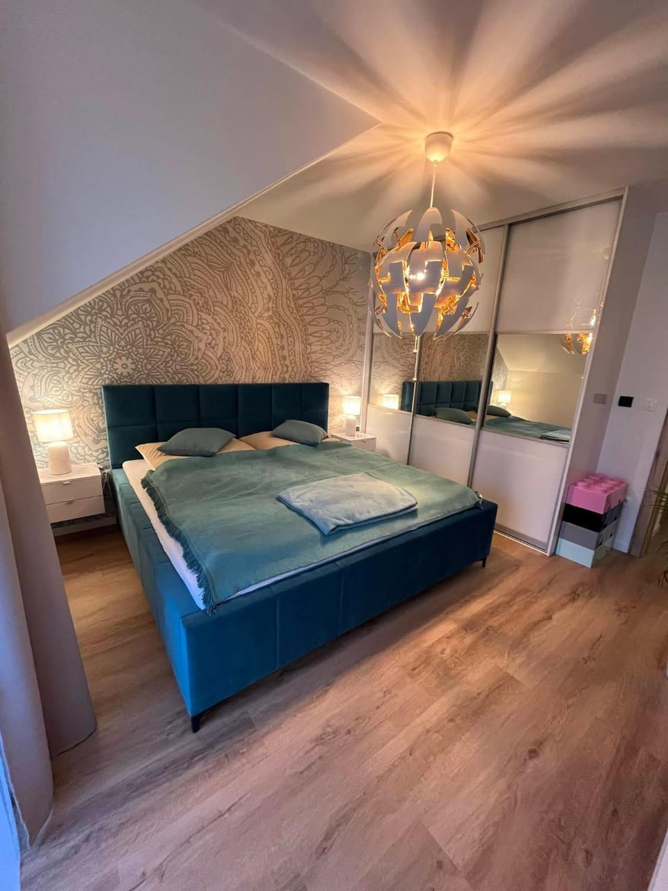 Photo of the whole room, Bedroom