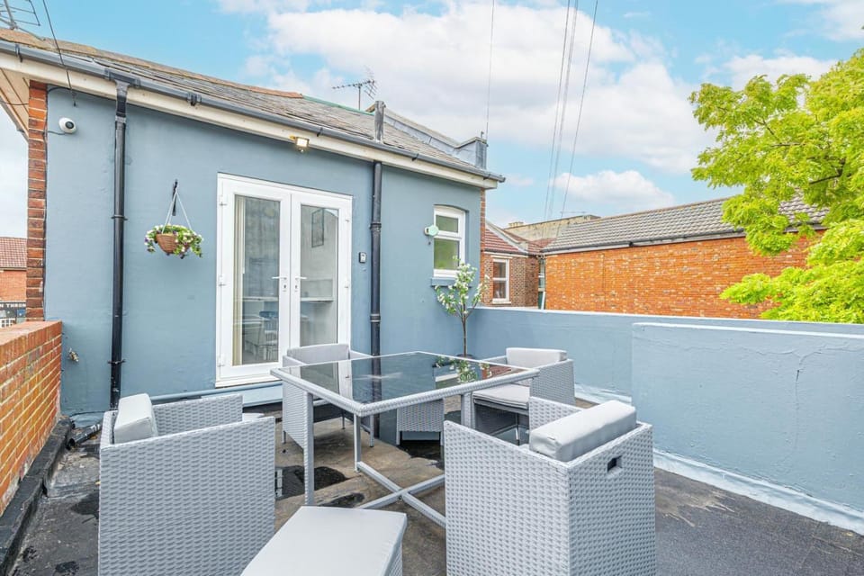 Property building, Balcony/Terrace