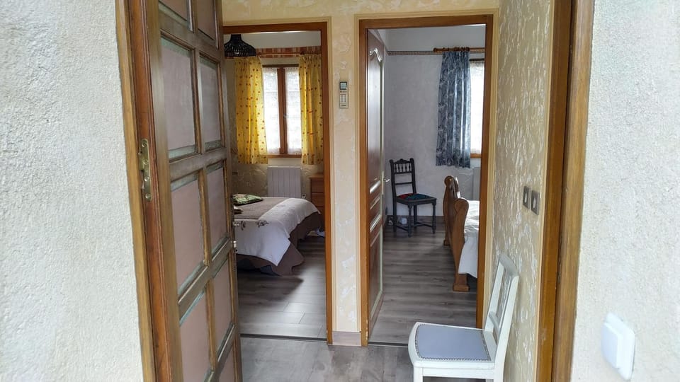 Photo of the whole room, fireplace