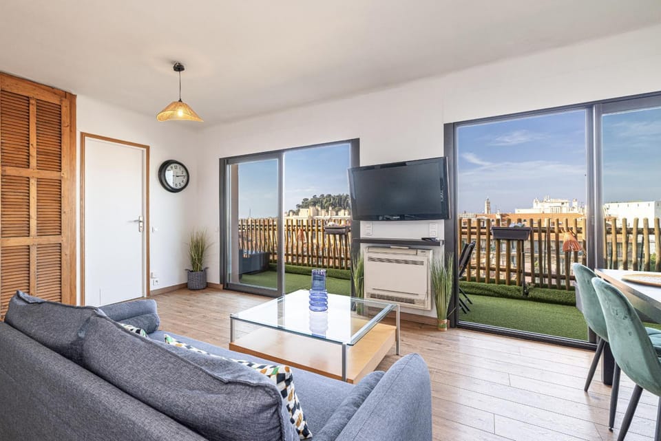 Communal lounge/ TV room, Living room