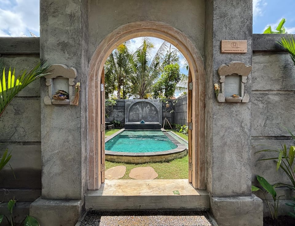 Facade/entrance, Swimming pool