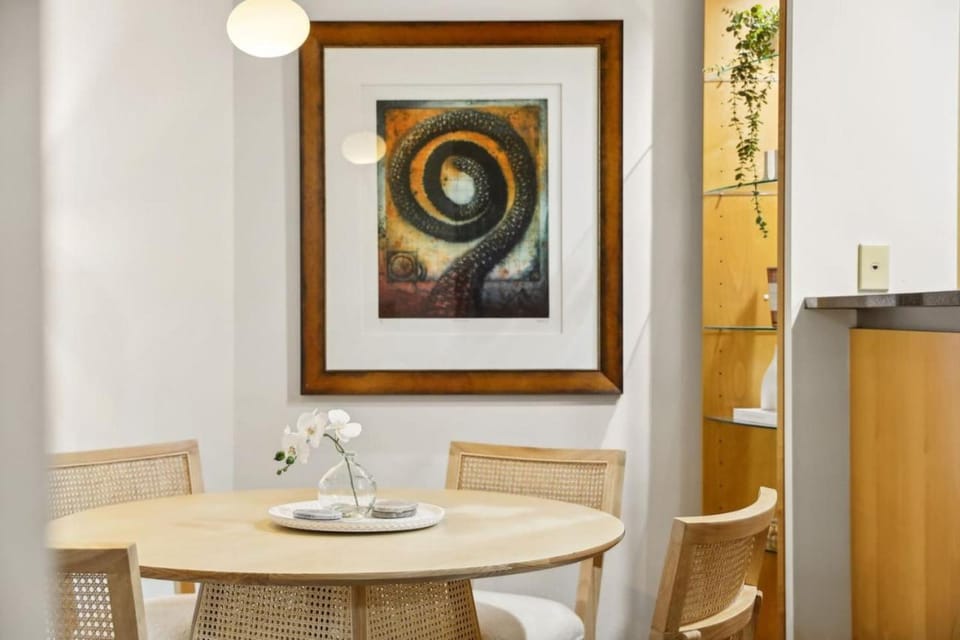 Luxurious Apartment only 250m Walk To Opera House Apartment in Sydney