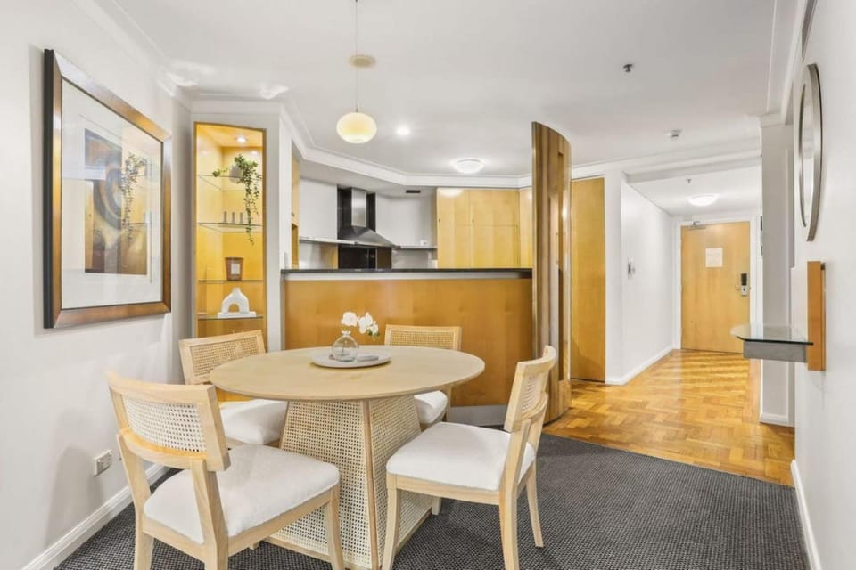 Luxurious Apartment only 250m Walk To Opera House Apartment in Sydney