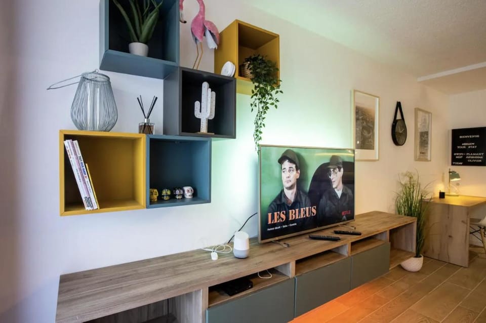 Studio Terrasse & Parking gratuit en residence Apartment in Nimes