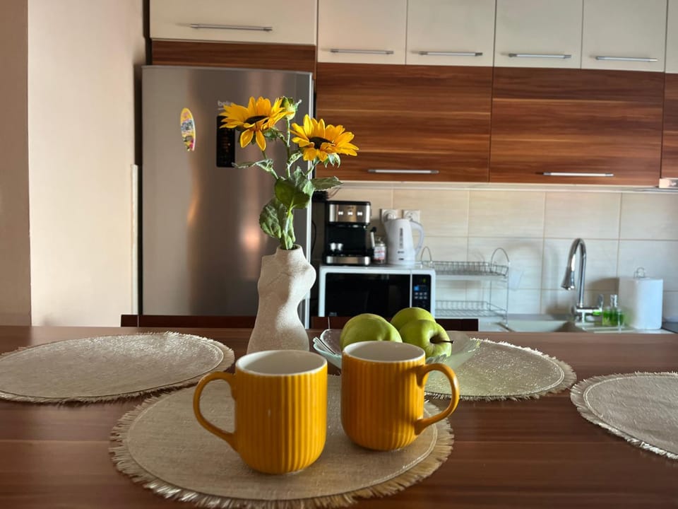 Coffee/tea facilities, Kitchen or kitchenette, Dining area