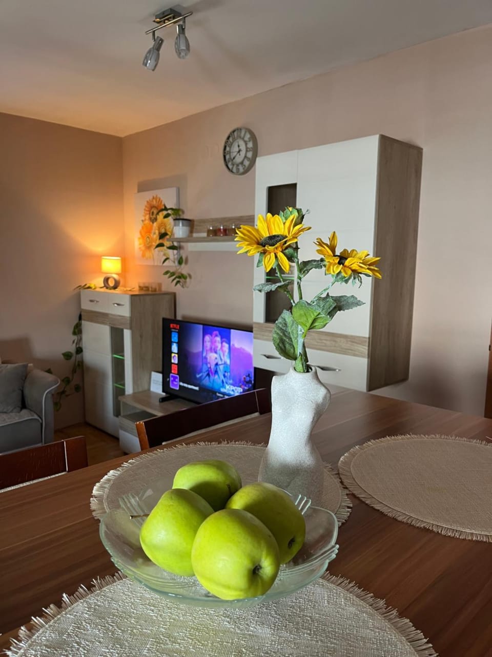 TV and multimedia, Living room, Seating area