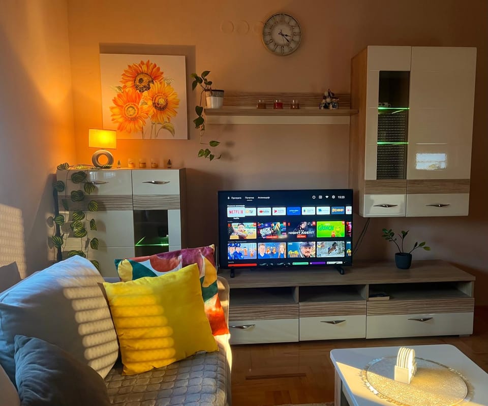 TV and multimedia, Living room, Seating area