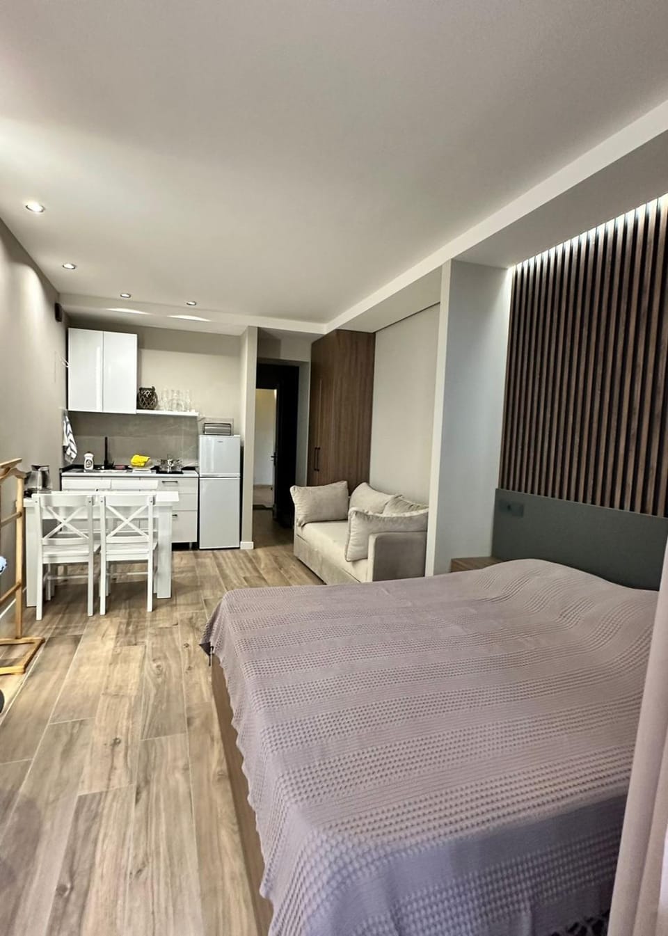 Bed, Living room
