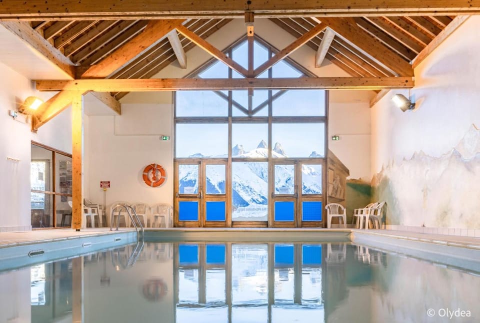 Pool view, Swimming pool, sunbed