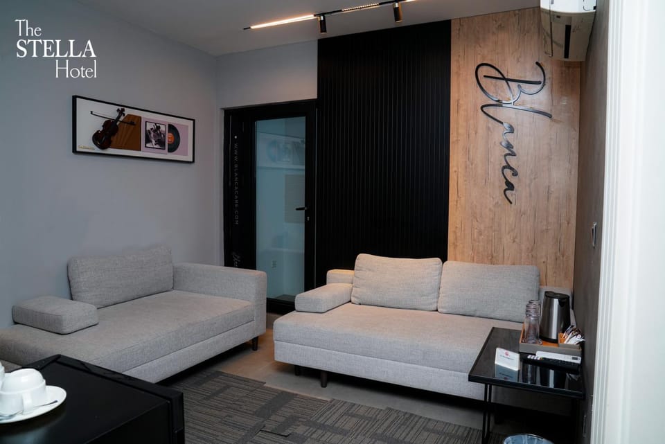 Living room, Seating area