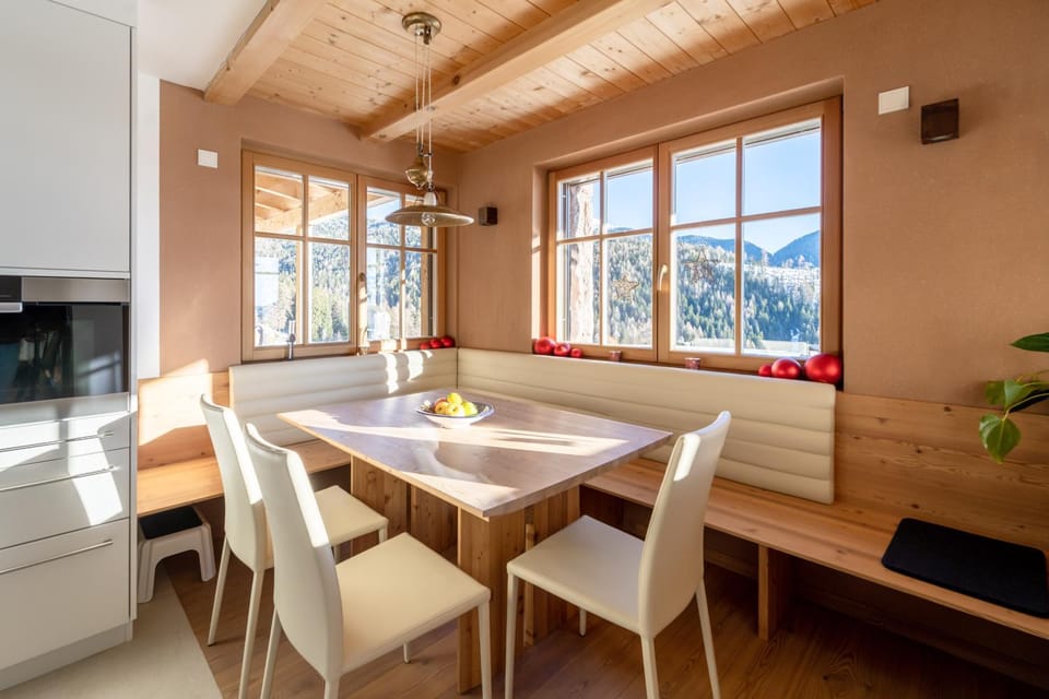 Property building, Kitchen or kitchenette, Living room
