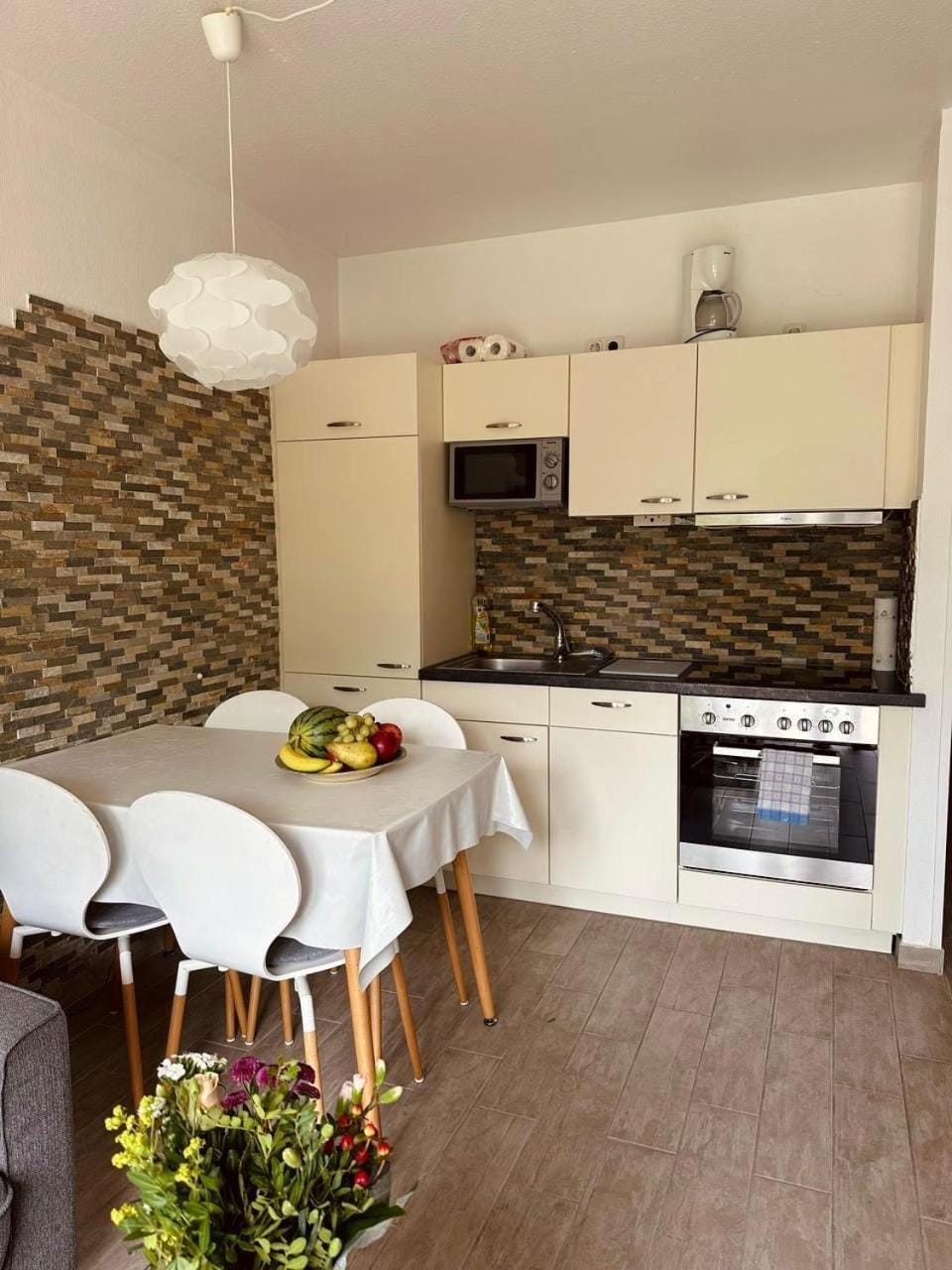 Kitchen or kitchenette, Seating area, kitchen