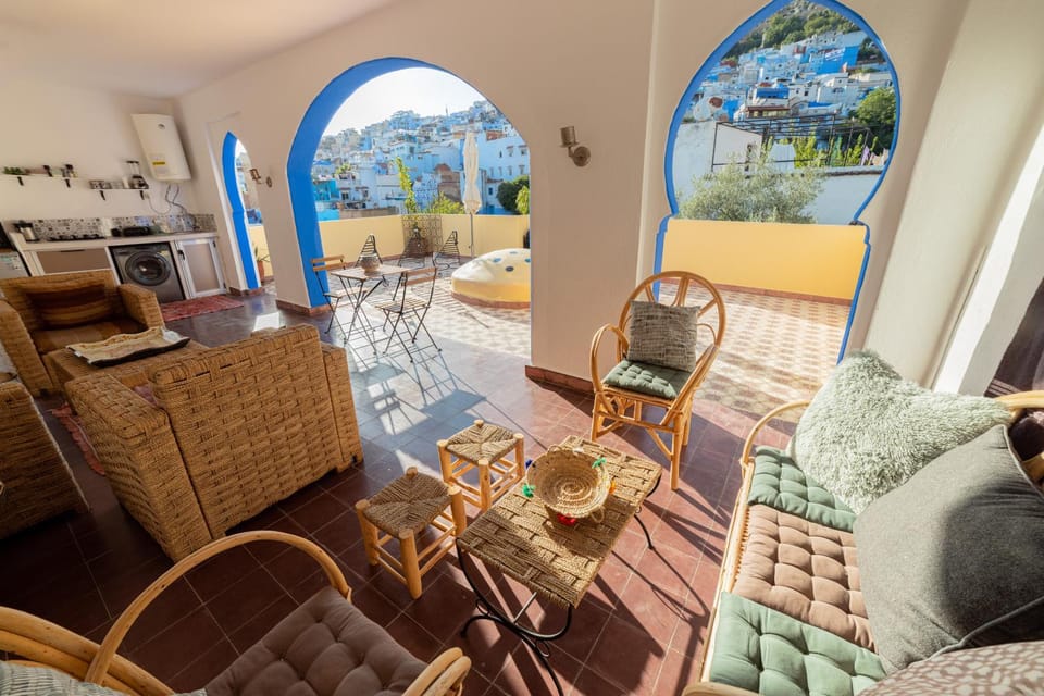 Balcony/Terrace, Entertainment