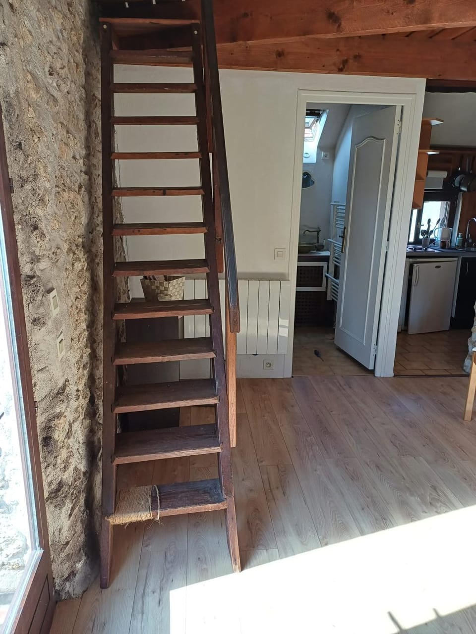 Appartement en pierre au calme Apartment in Île-de-France