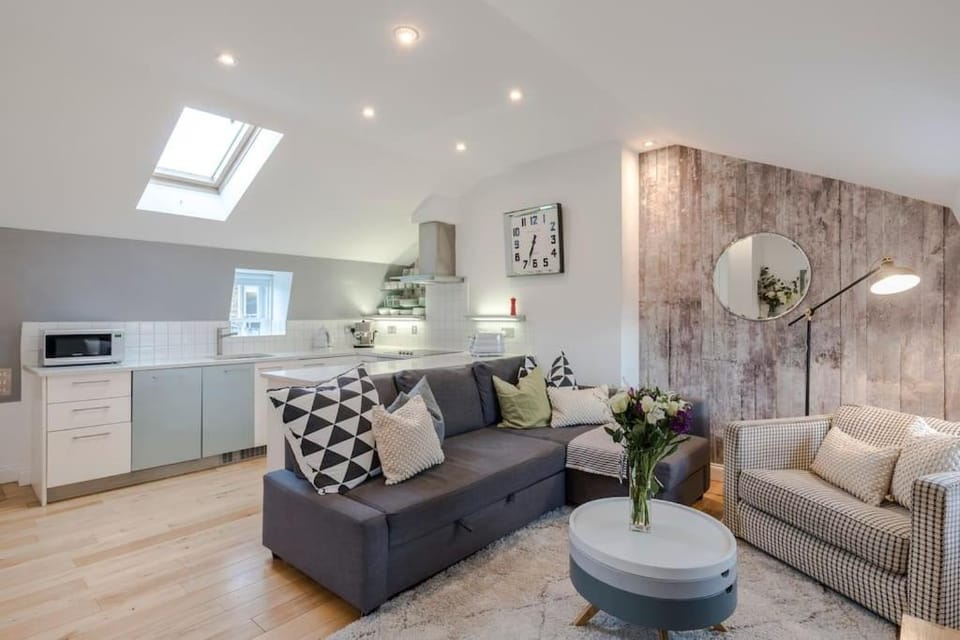 Kings Cross Two Bedroom Penthouse Apartment in London Borough of Islington