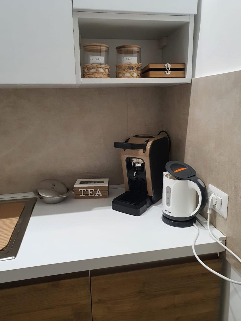 Coffee/tea facilities, Breakfast
