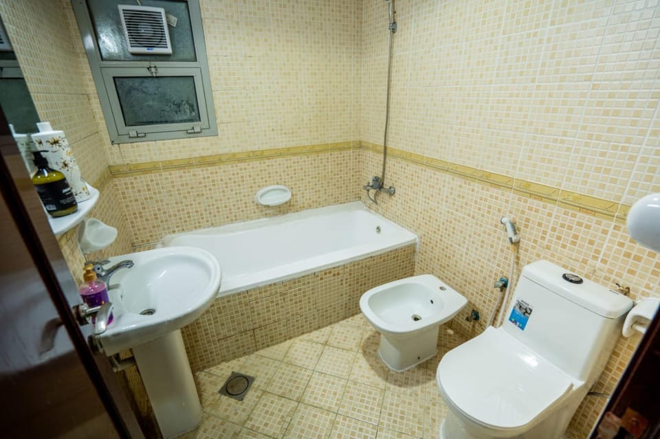 Shower, Toilet, Bathroom, Bath, towels