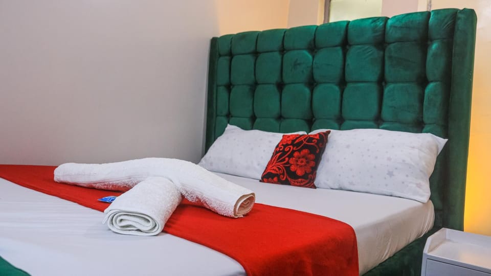 DefiniteHomes2 - Fully furnished studio apartment with a rooftop restaurant near JKIA Airport, SGR Terminus, Downtown Nairobi Apartment in Nairobi