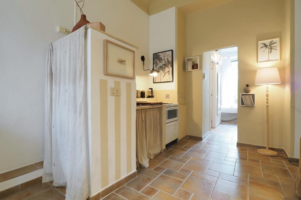 Kitchen or kitchenette, oven, stove