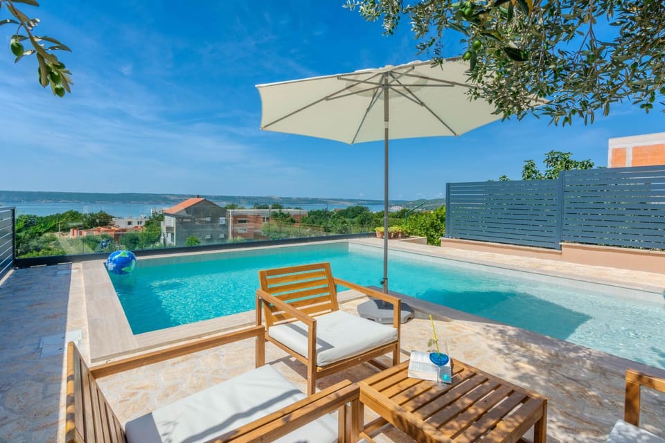 Patio, Day, View (from property/room), Balcony/Terrace, Pool view, Swimming pool, sunbed