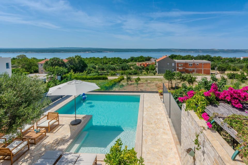 Day, Bird's eye view, Pool view, Sea view, Swimming pool, sunbed