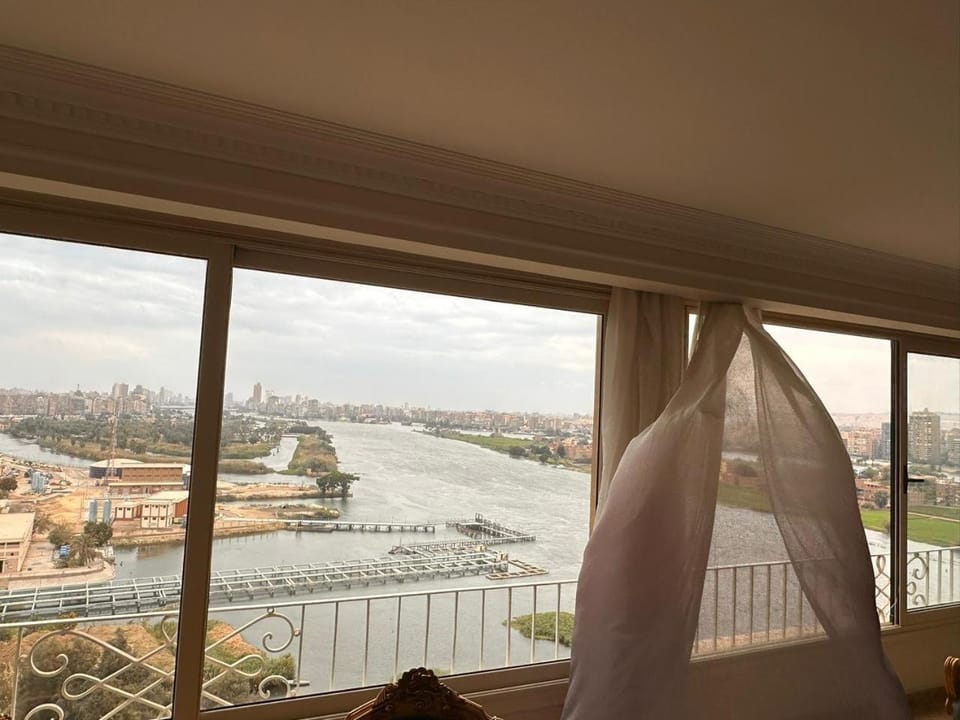 شقه فندقيه بأفضل فيو علي النيل مباشرة Apartment in Cairo Governorate