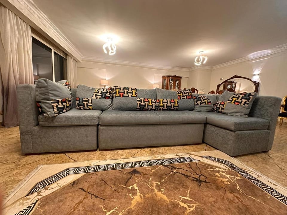 شقه فندقيه بأفضل فيو علي النيل مباشرة Apartment in Cairo Governorate