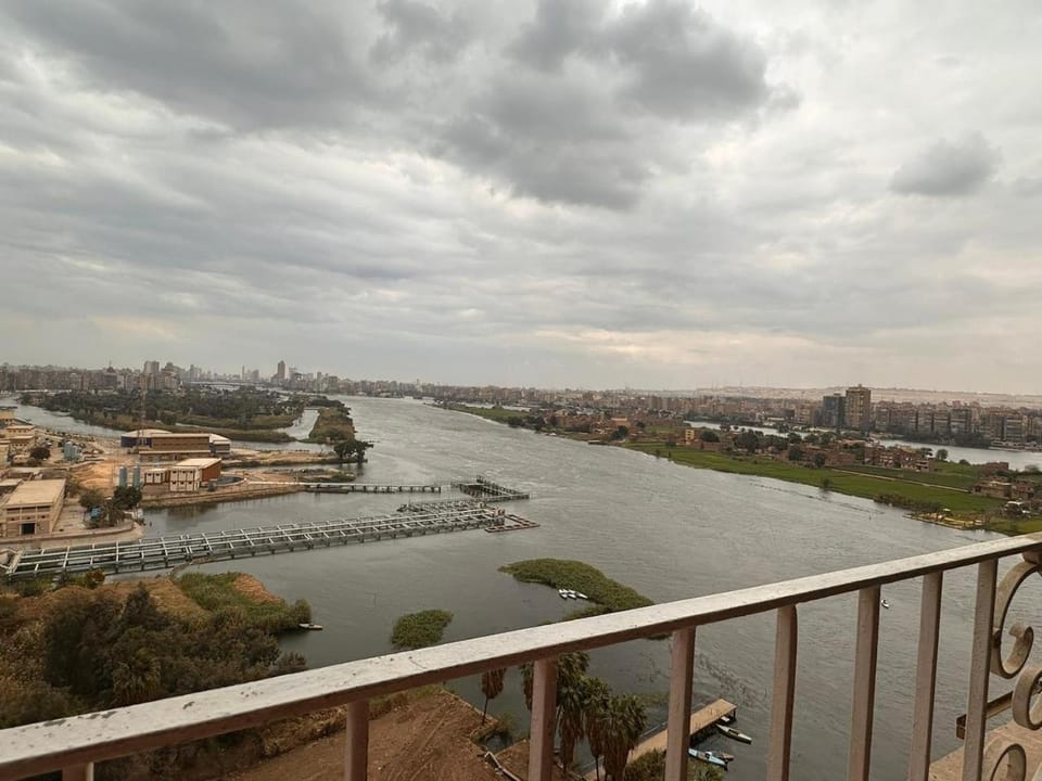شقه فندقيه بأفضل فيو علي النيل مباشرة Apartment in Cairo Governorate