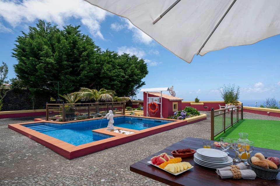 Day, Swimming pool
