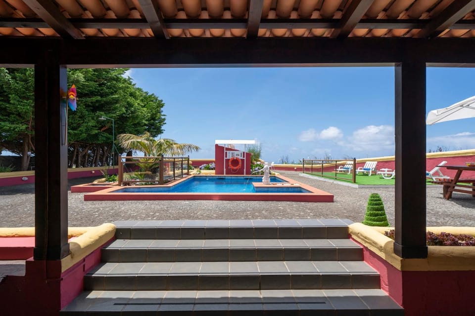 Day, Swimming pool, sunbed