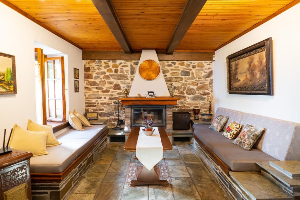Living room, Seating area, fireplace