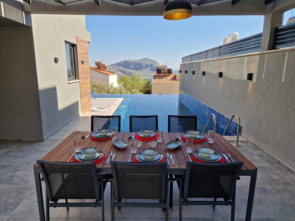 Patio, Day, Balcony/Terrace, Seating area, Dining area, Mountain view