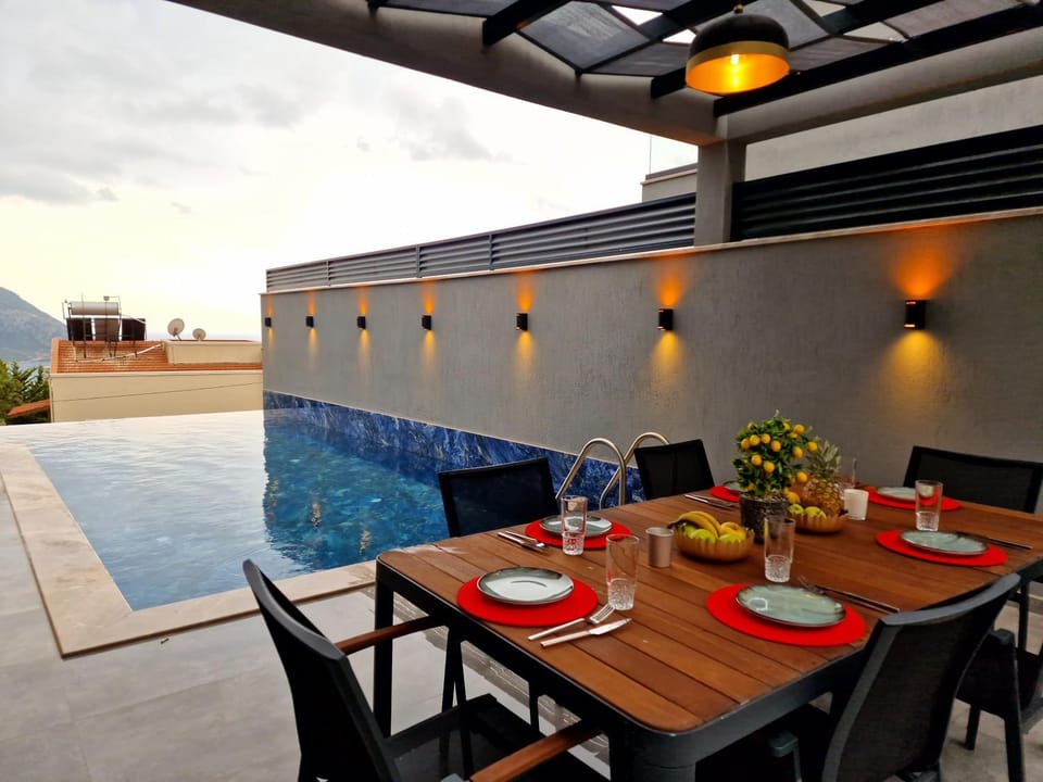 Day, Dining area, Pool view, Swimming pool