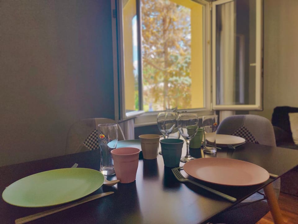 Seating area, Dining area