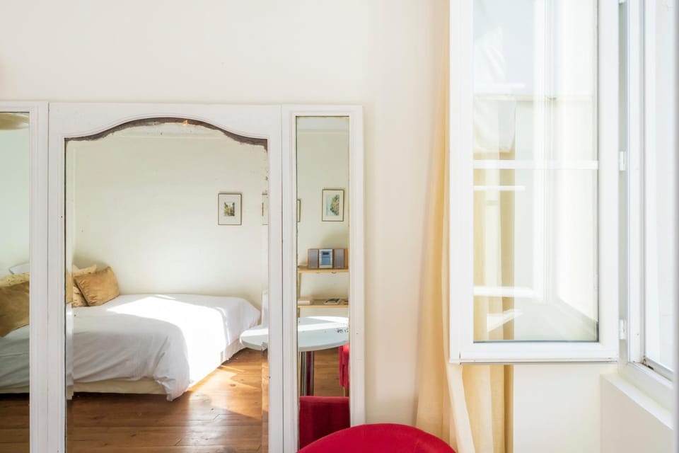 Property building, Living room, Bedroom