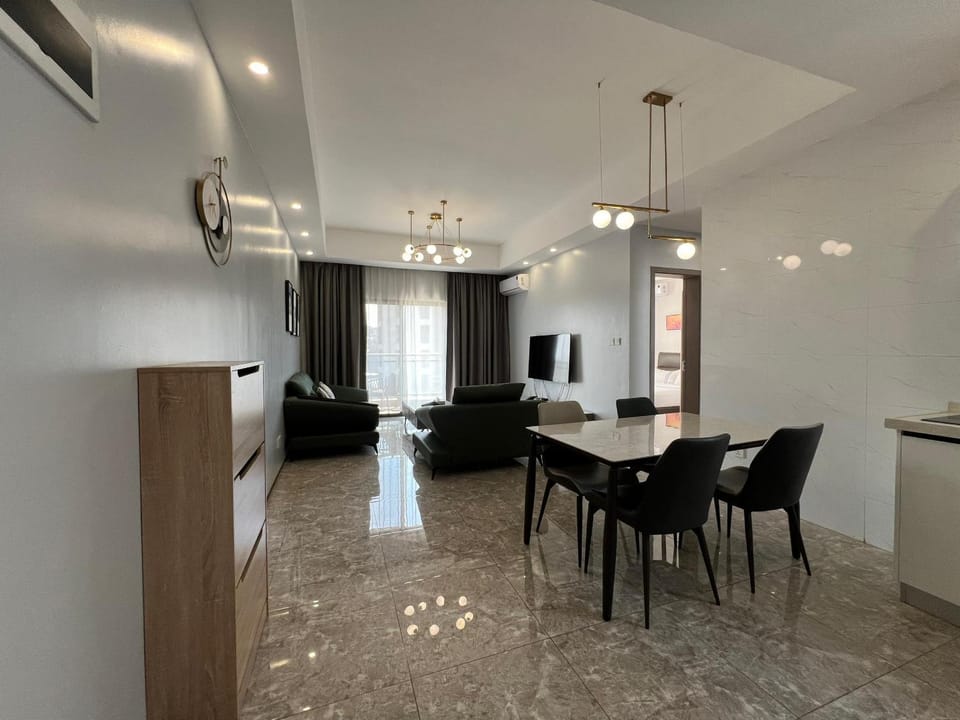 Kitchen or kitchenette, Living room, Seating area, Dining area