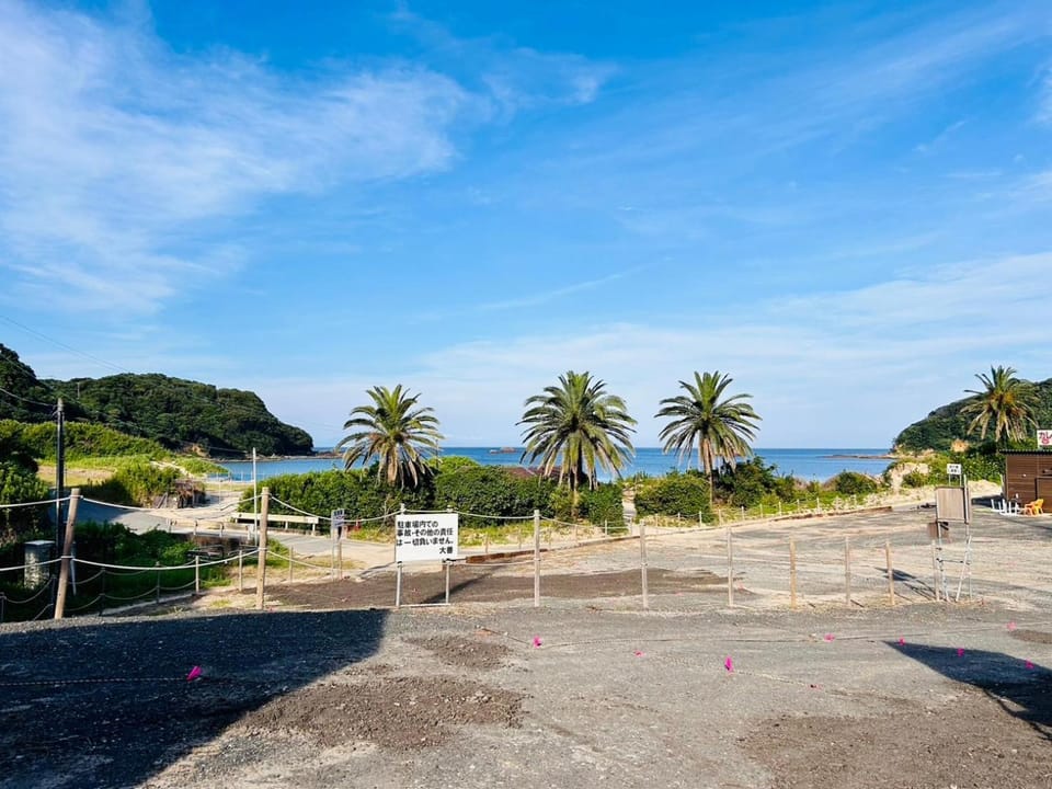 Nearby landmark, Neighbourhood, Natural landscape, Beach