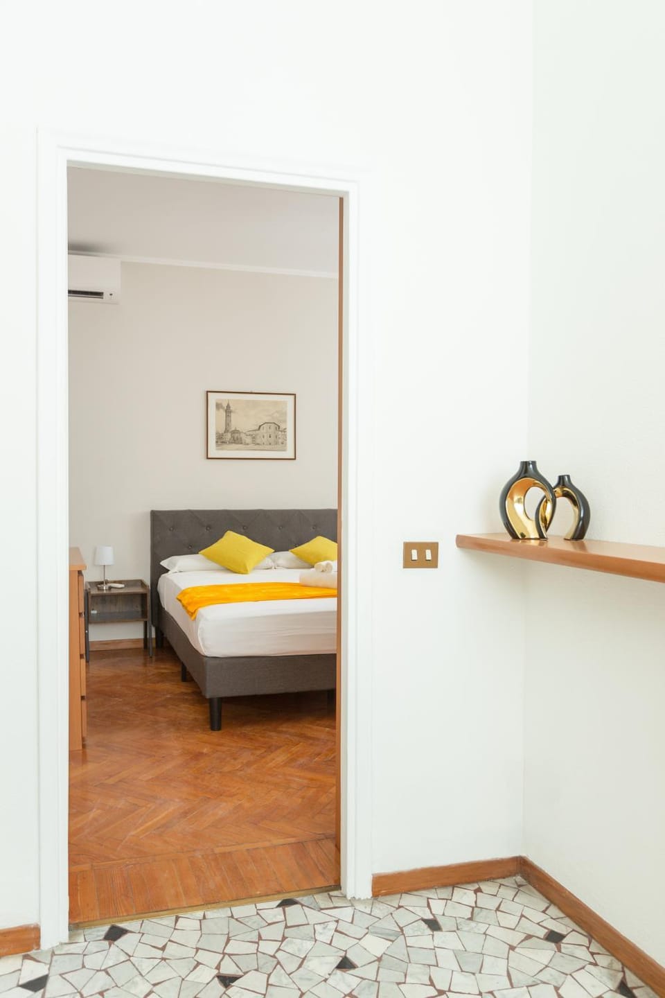 Bed, Photo of the whole room, Bedroom