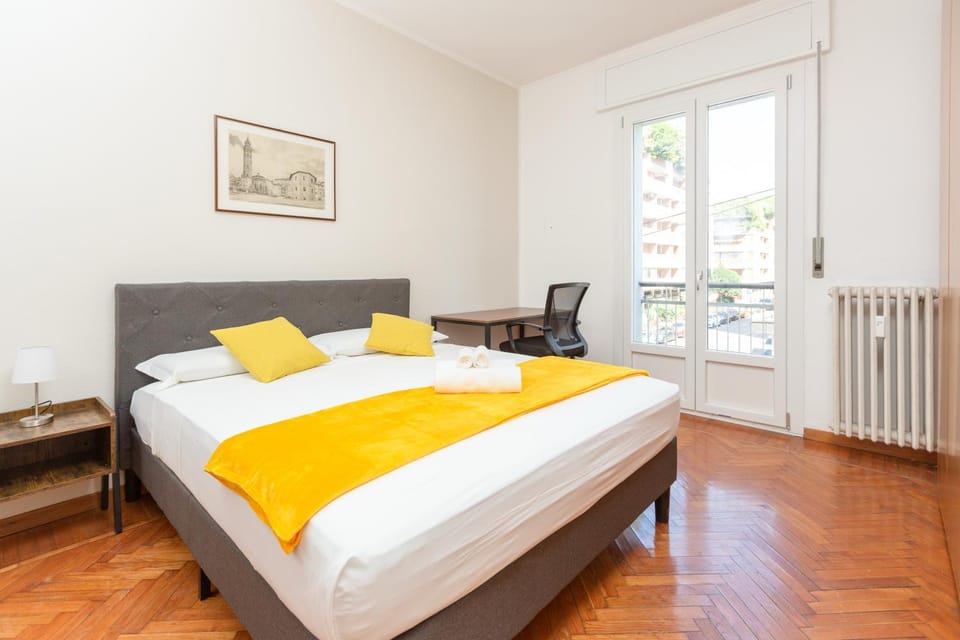 Bed, Seating area, Bedroom
