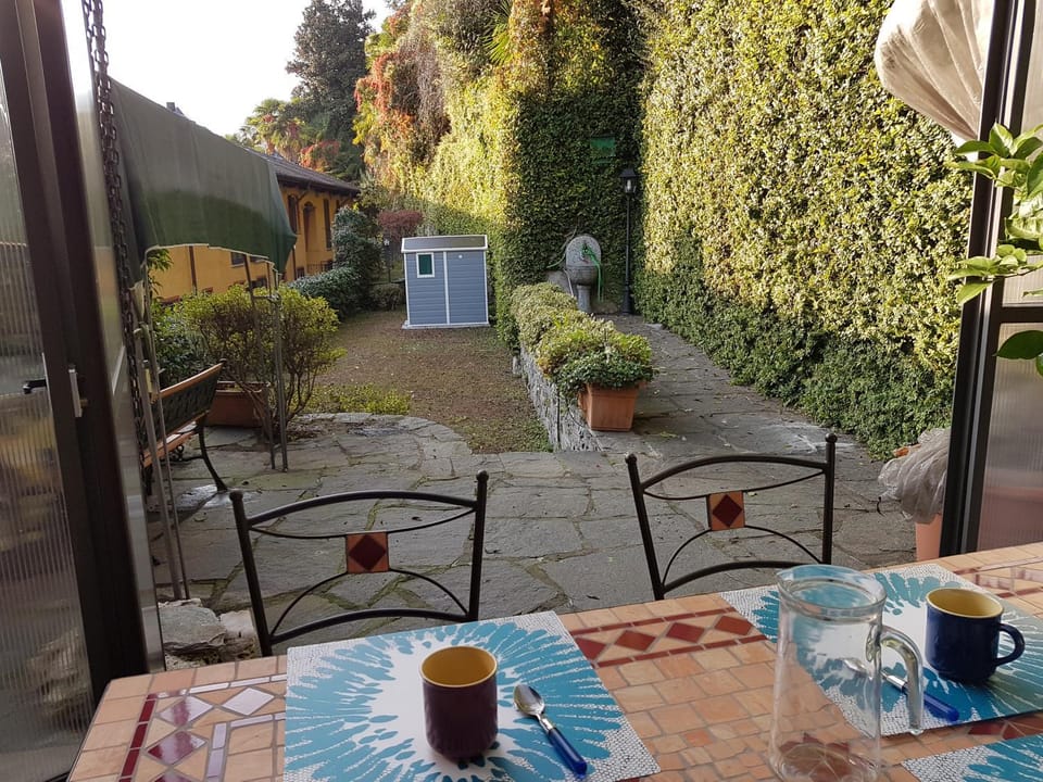 Dining area, Garden view