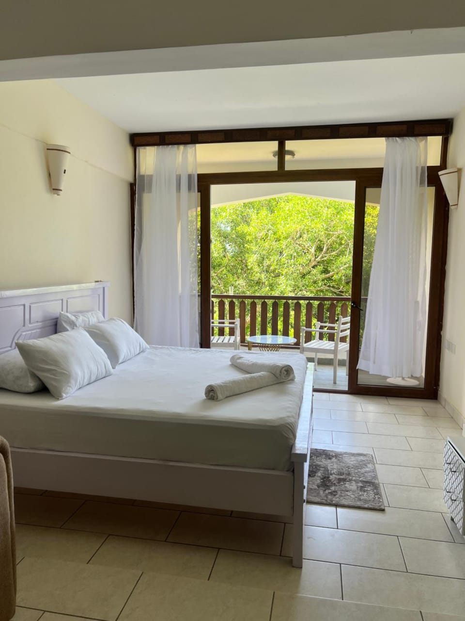 Bedroom, towels