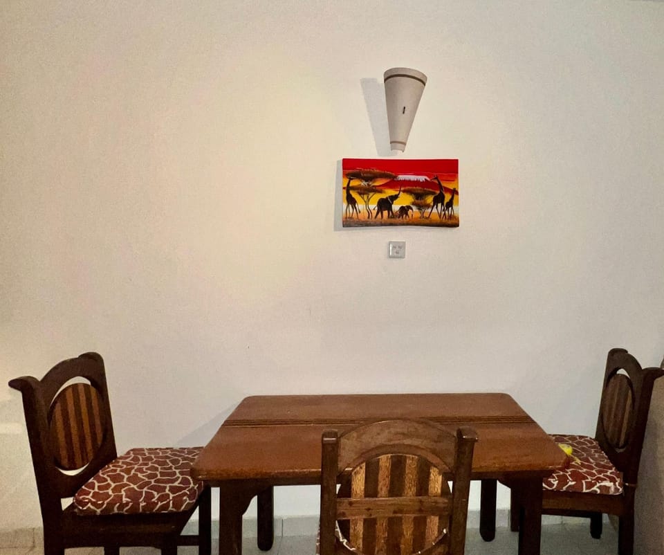 Decorative detail, Seating area, Dining area