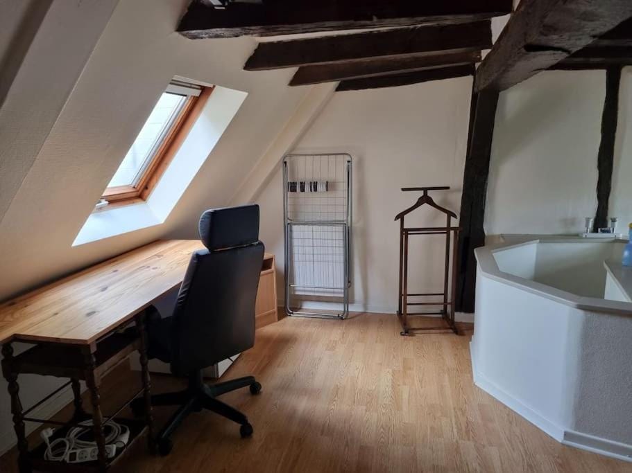 Duplex Cité Plantagenêt - 2 Voyageurs - WIFI Apartment in Le Mans