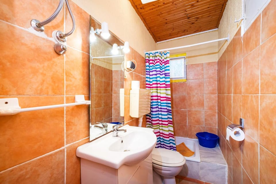 Shower, Toilet