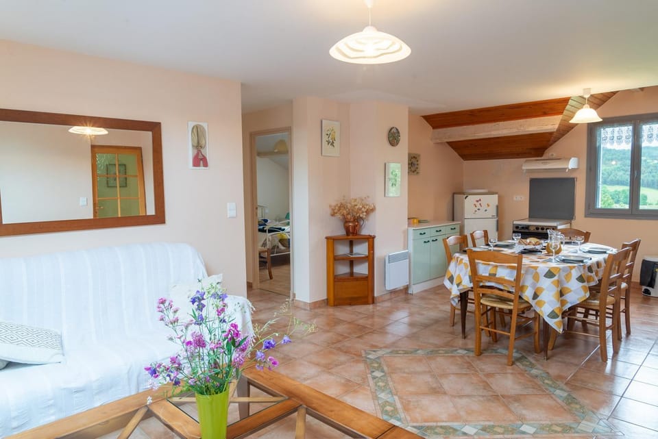 Meublé de tourisme du haut 5 personnes à sérigas House in Auvergne-Rhône-Alpes