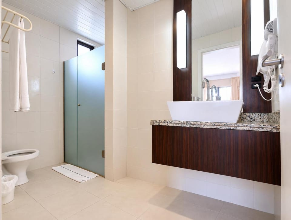 Bathroom, hair dryier, towels