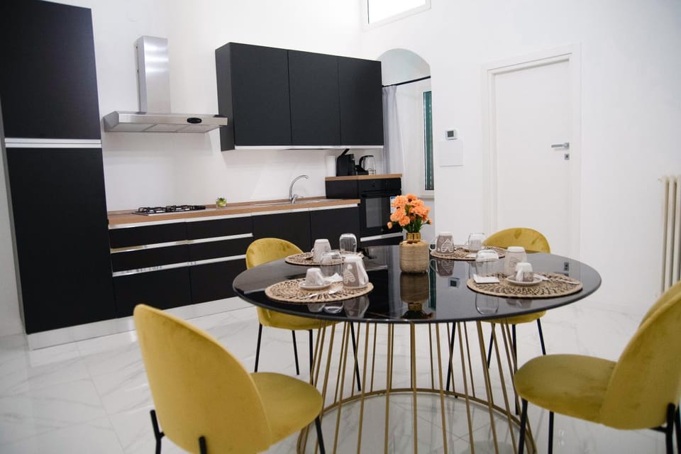 Kitchen or kitchenette, Living room, Dining area, oven