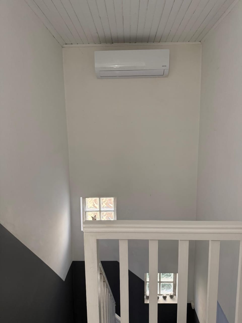 room service, air conditioner