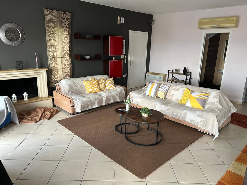 Living room, Seating area