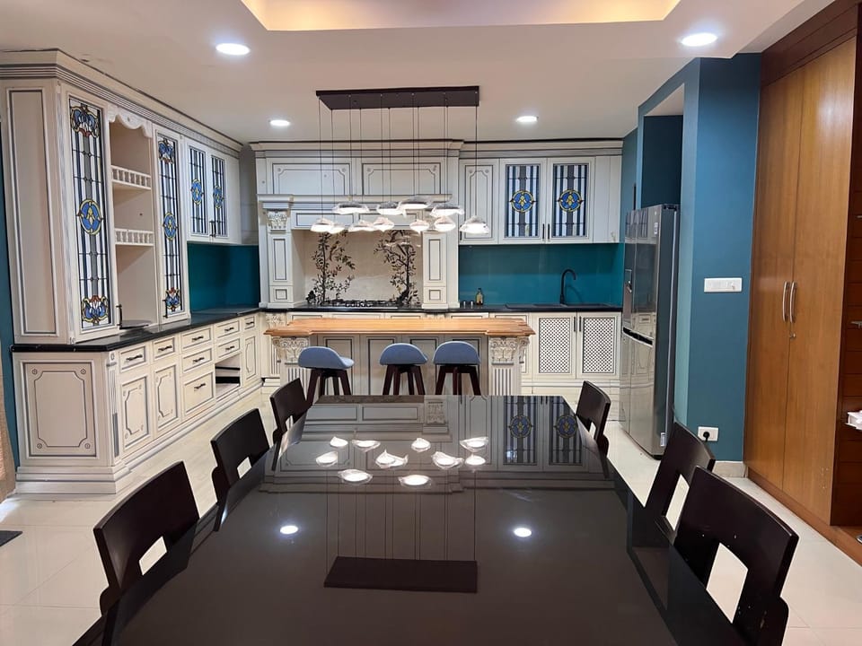 Kitchen or kitchenette, Dining area, Dinner, stove